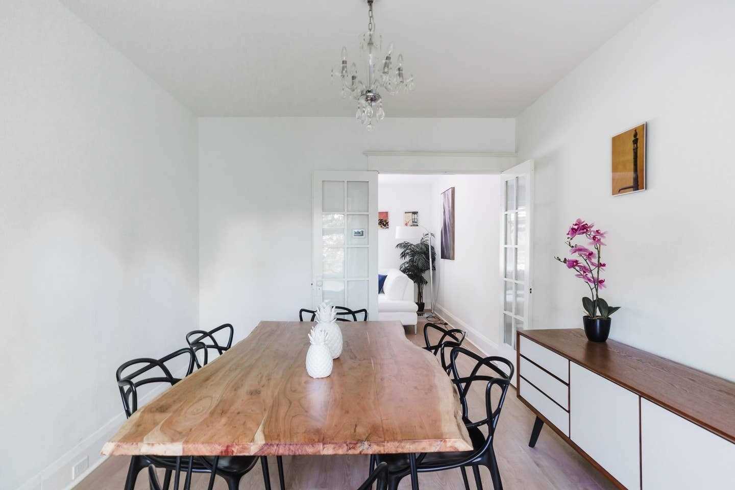 110 Manor Rd E