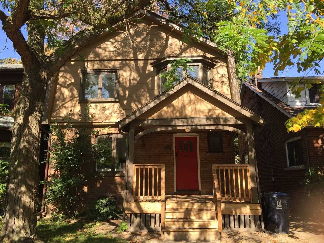 110 Manor Rd E