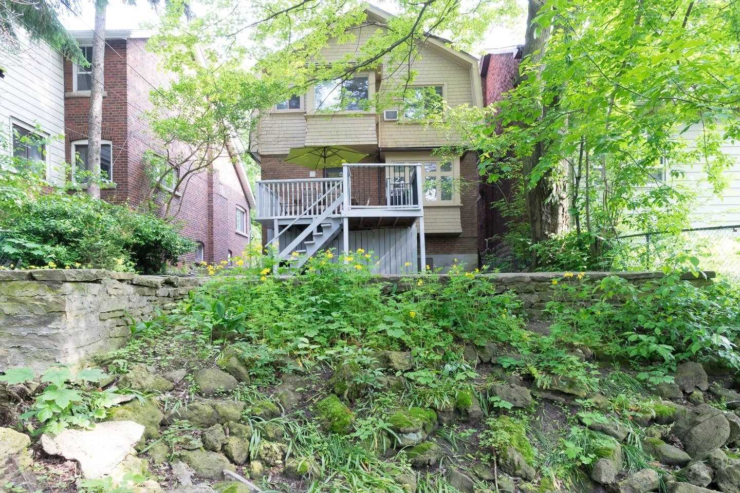 110 Manor Rd E
