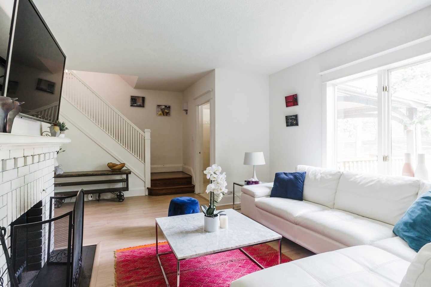 110 Manor Rd E