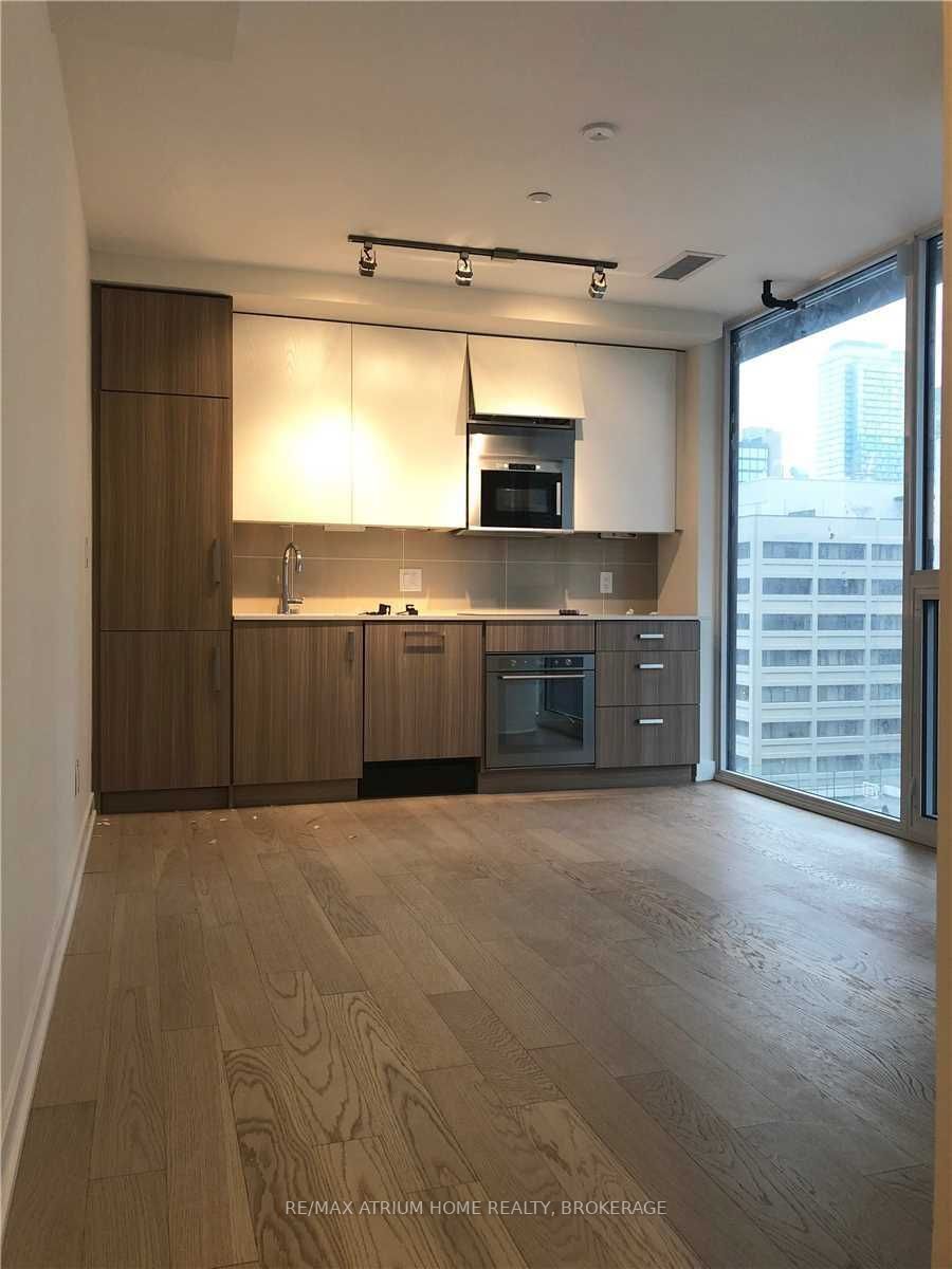 17 Dundonald Street, #801