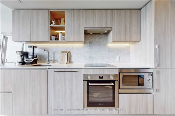 17 Bathurst St, Toronto