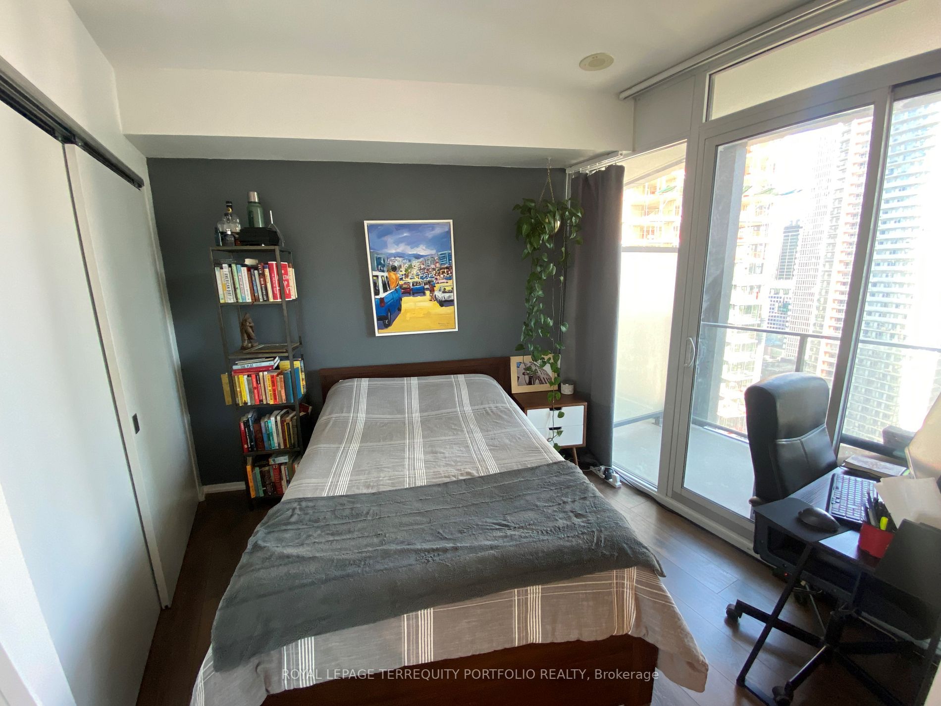 Listing C5975400 - Large Photo # 2