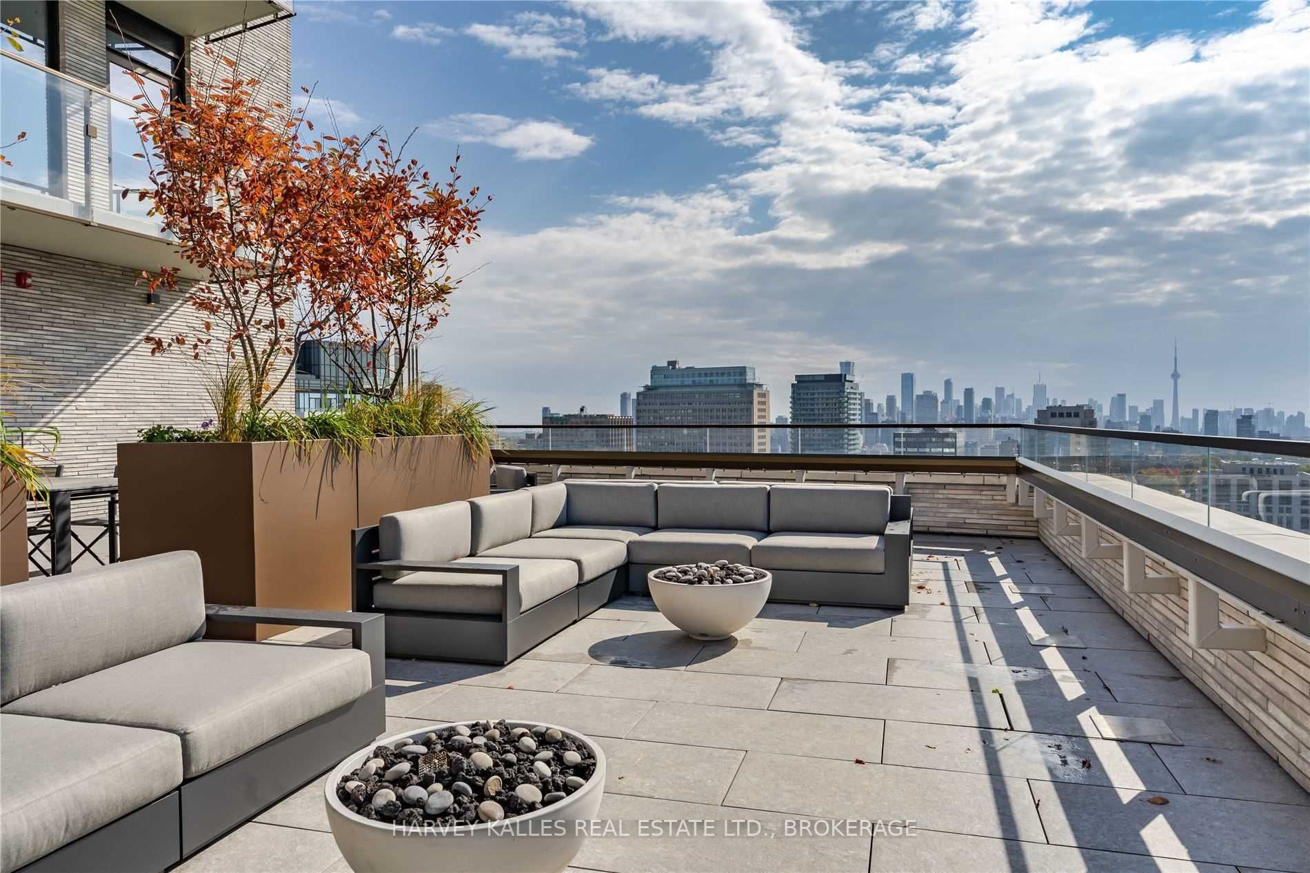 215 Lonsdale Road, #1707