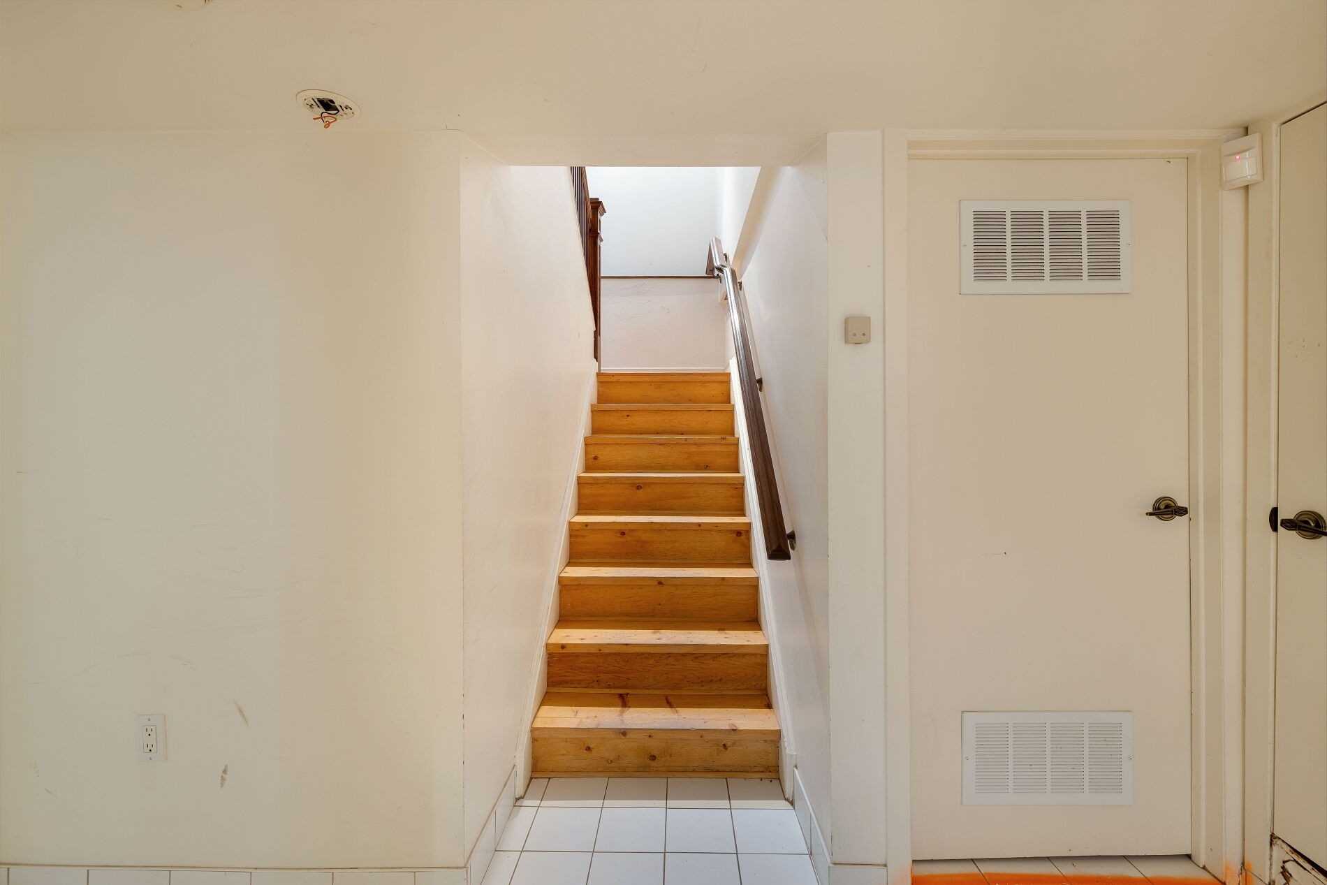 219 Lonsdale Rd