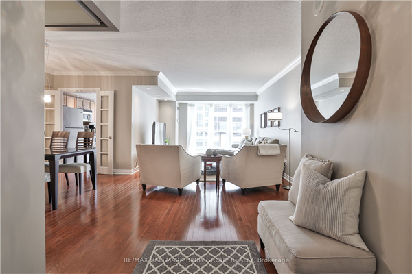 270 Wellington St W, Toronto