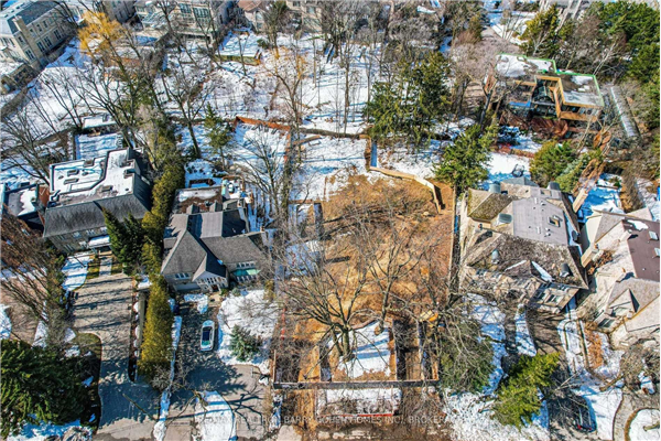 38 Alexandra Wood, Toronto