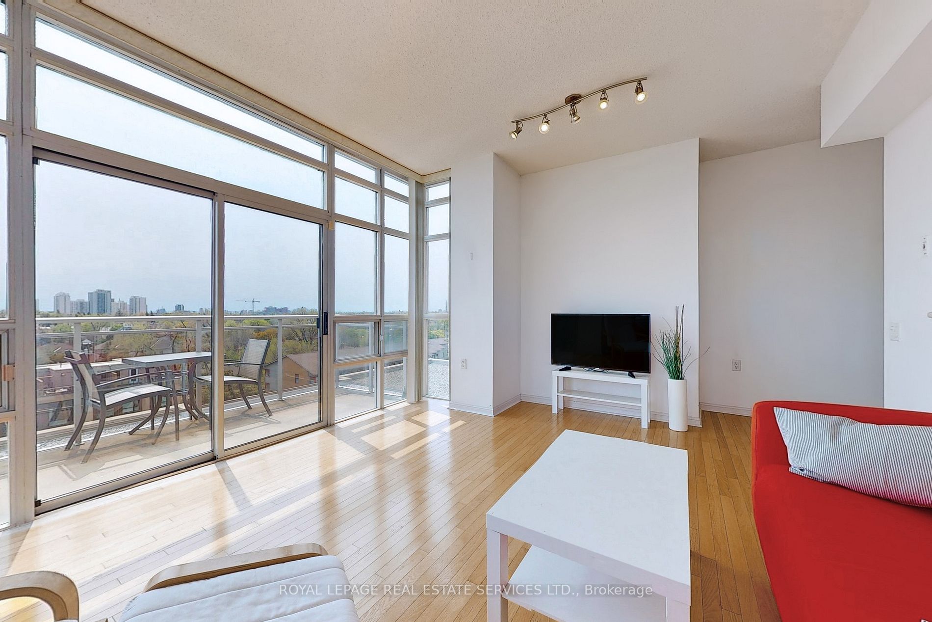 Listing C5976884 - Large Photo # 6