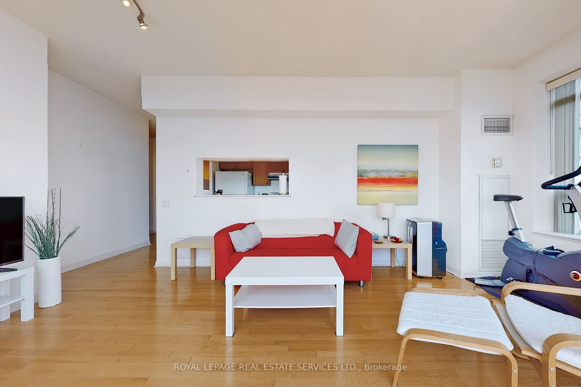 Listing C5976884 - Large Photo # 3