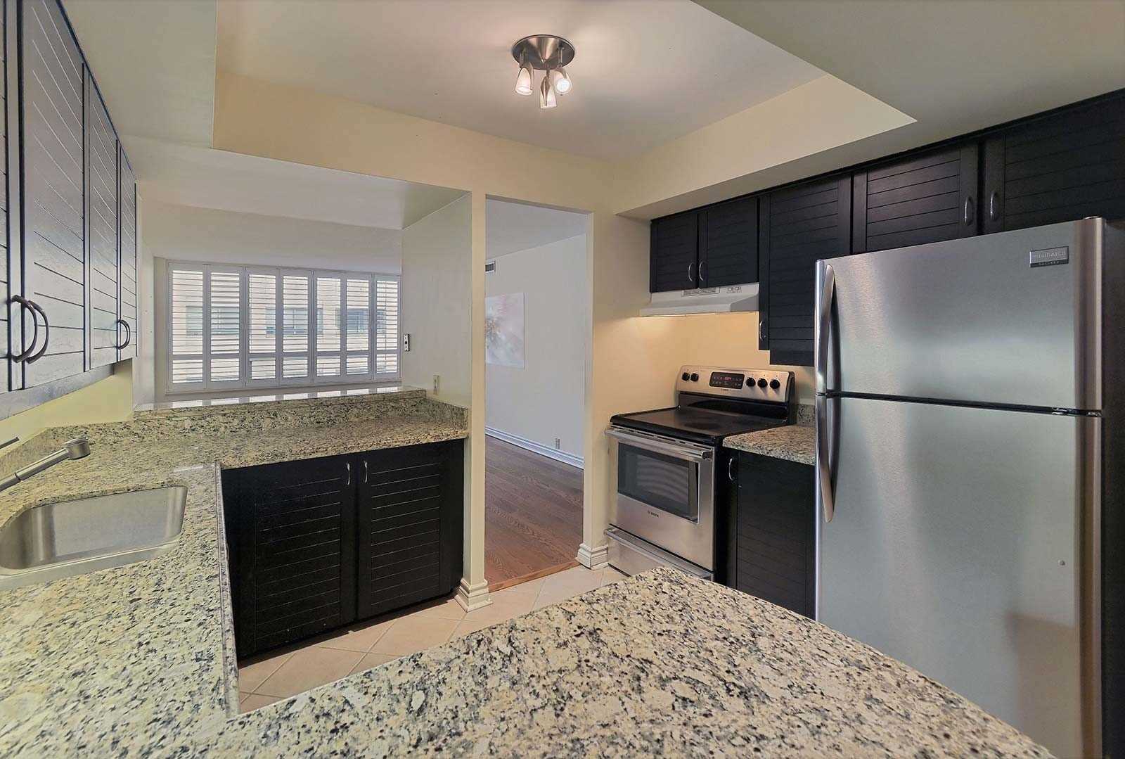1177 Yonge St, #403