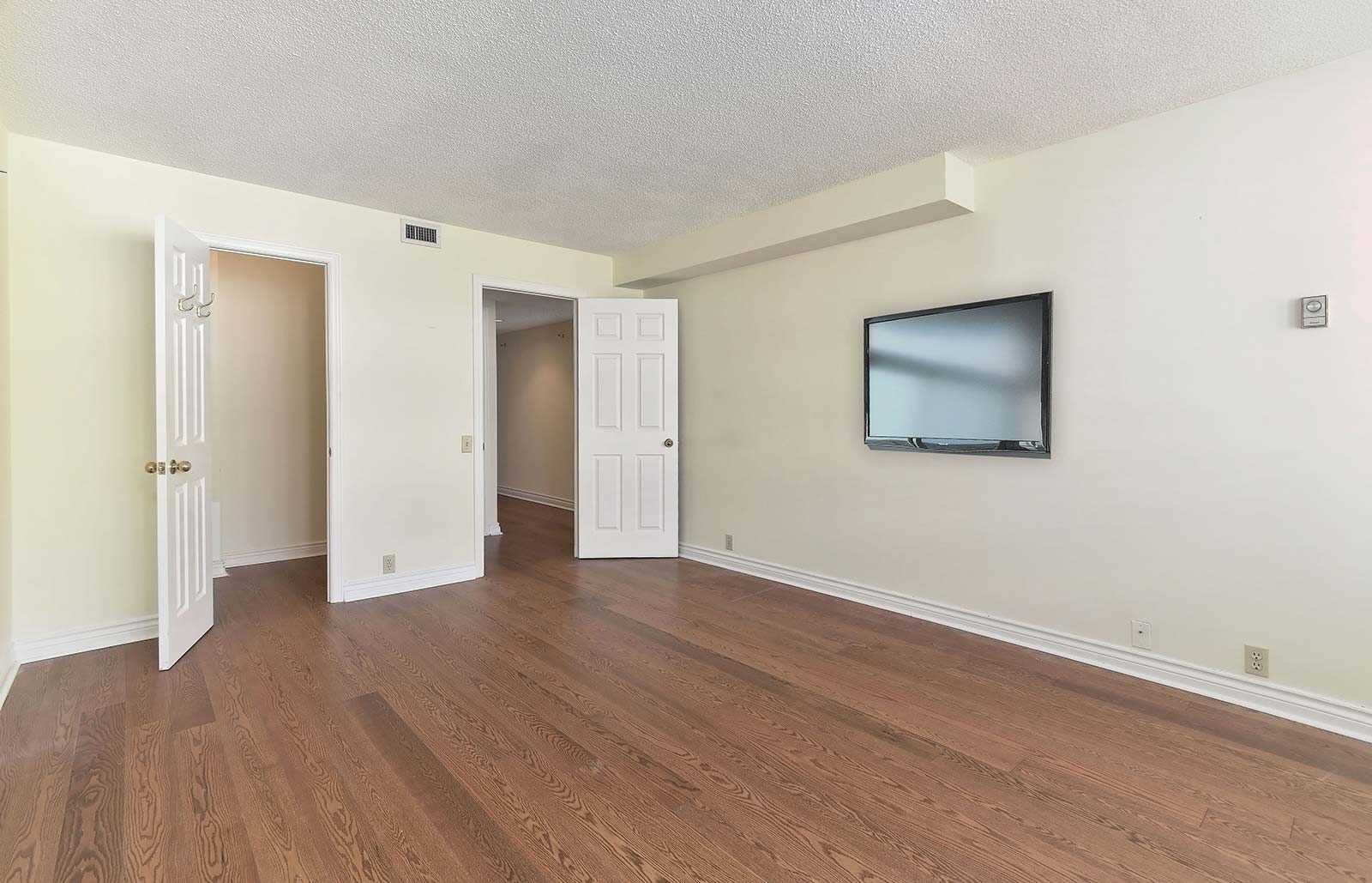 1177 Yonge St, #403