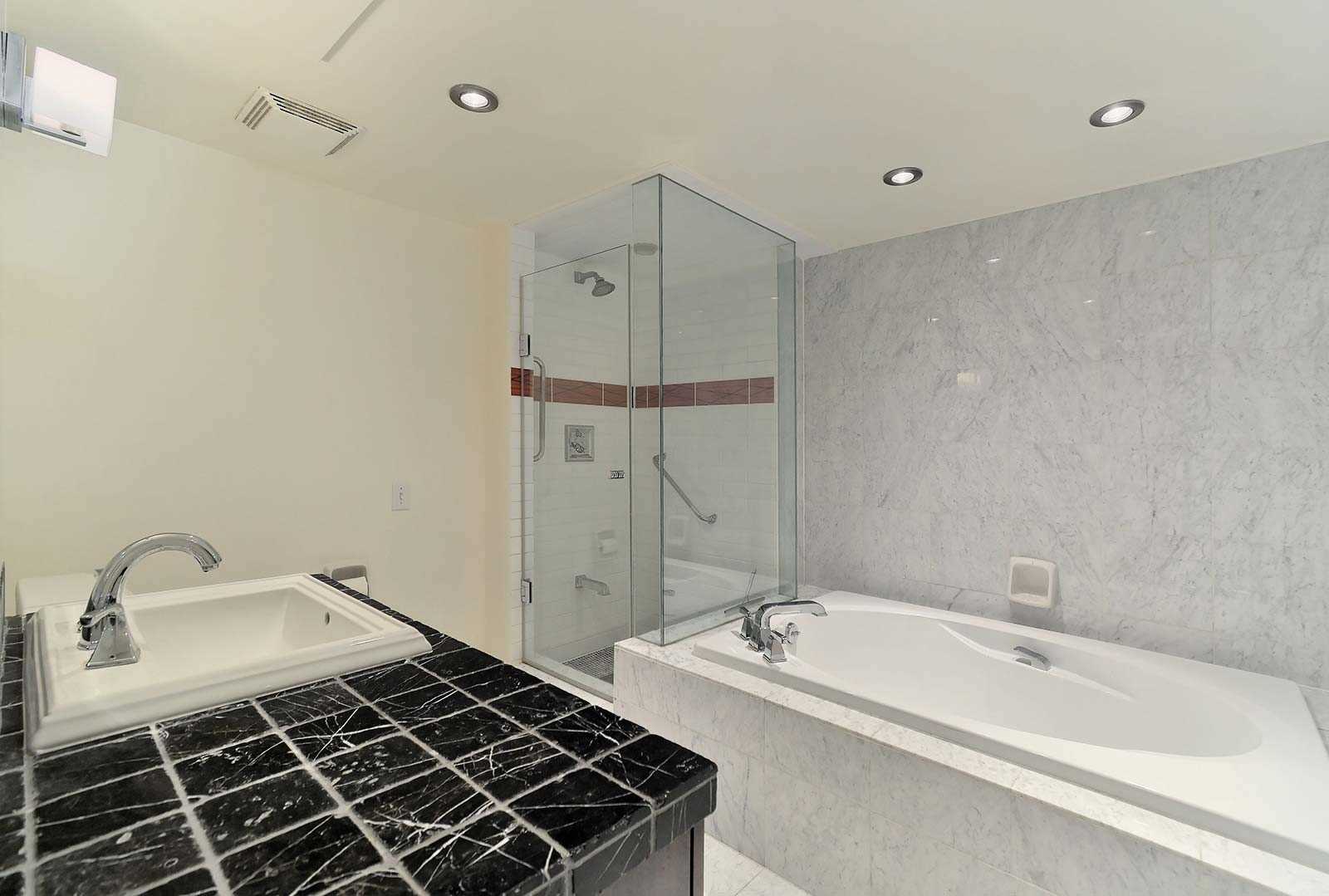 1177 Yonge St, #403