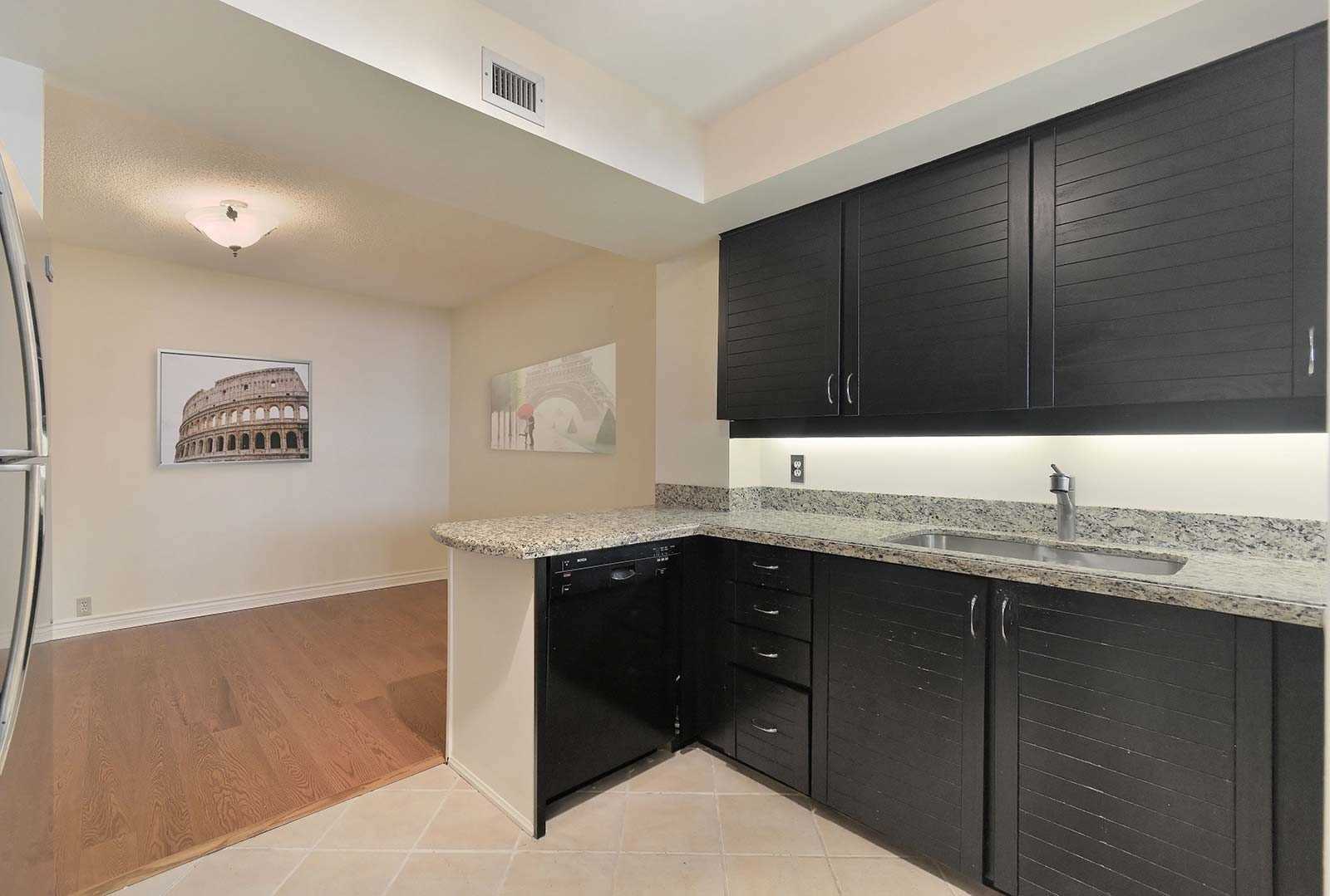 1177 Yonge St, #403