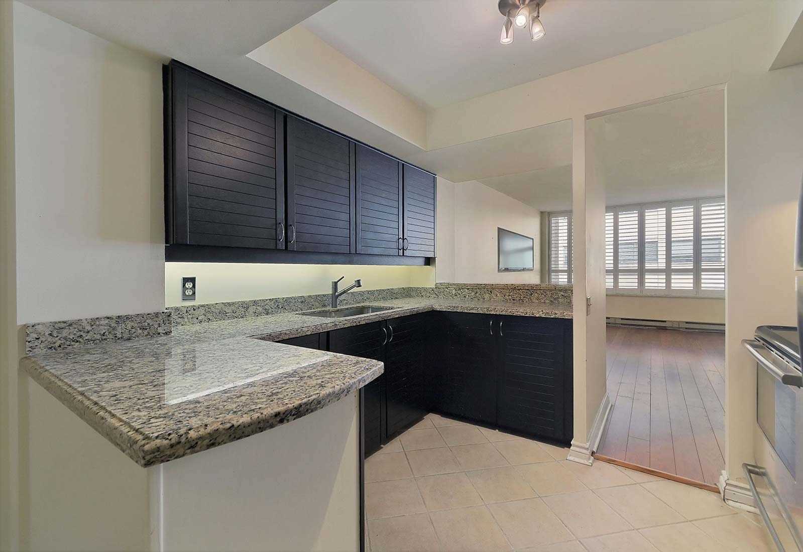 1177 Yonge St, #403