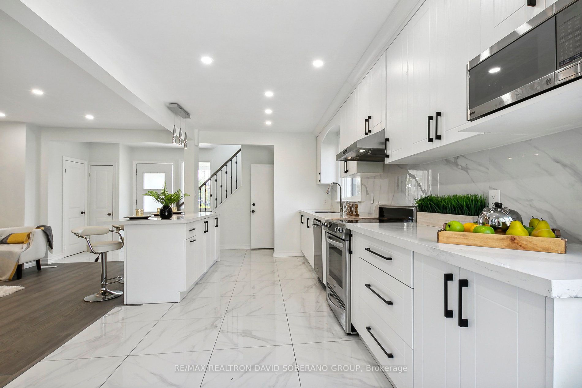 18 Cadillac Ave