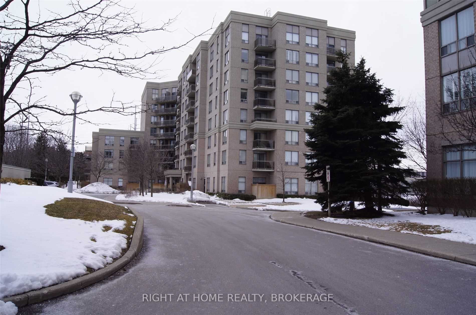 1730 Eglinton Ave E, #206
