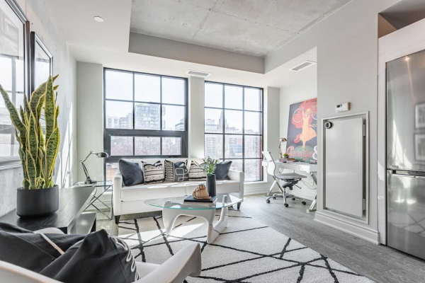 608 Richmond St W, Toronto