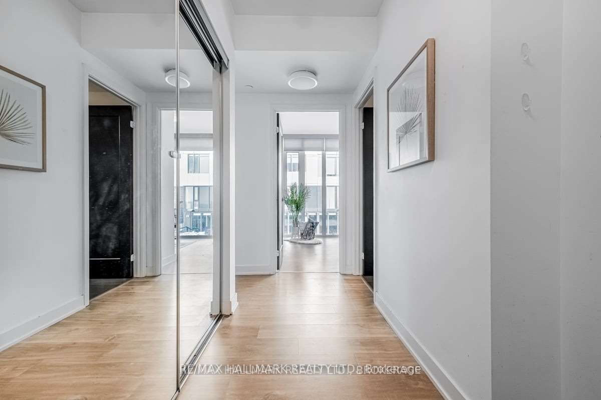 27 Bathurst St, #1001