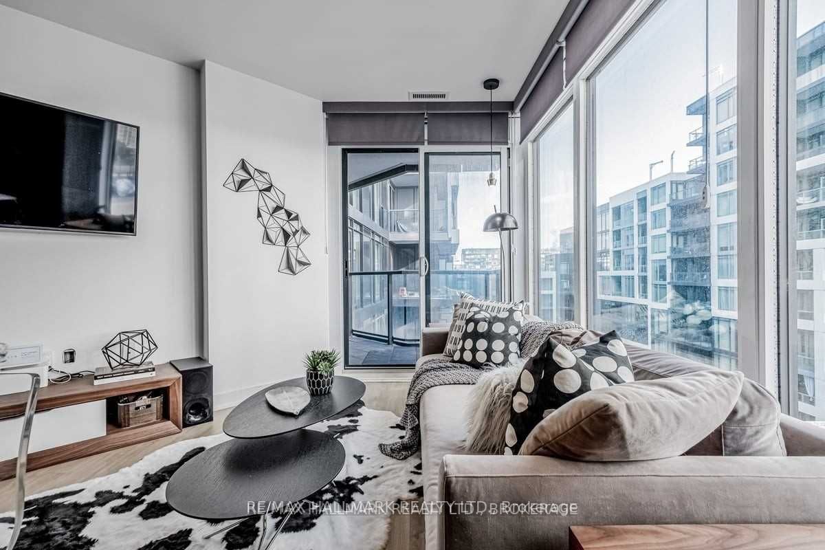 27 Bathurst St, #1001