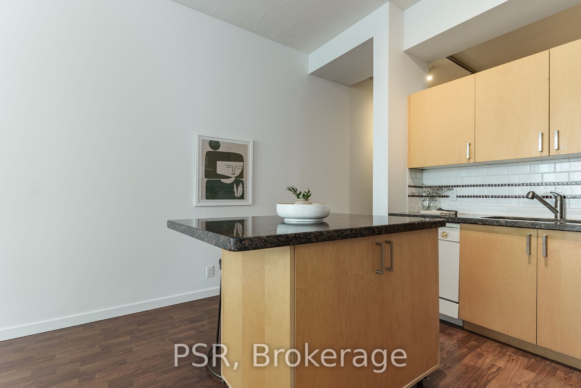 388 Richmond St W, #417