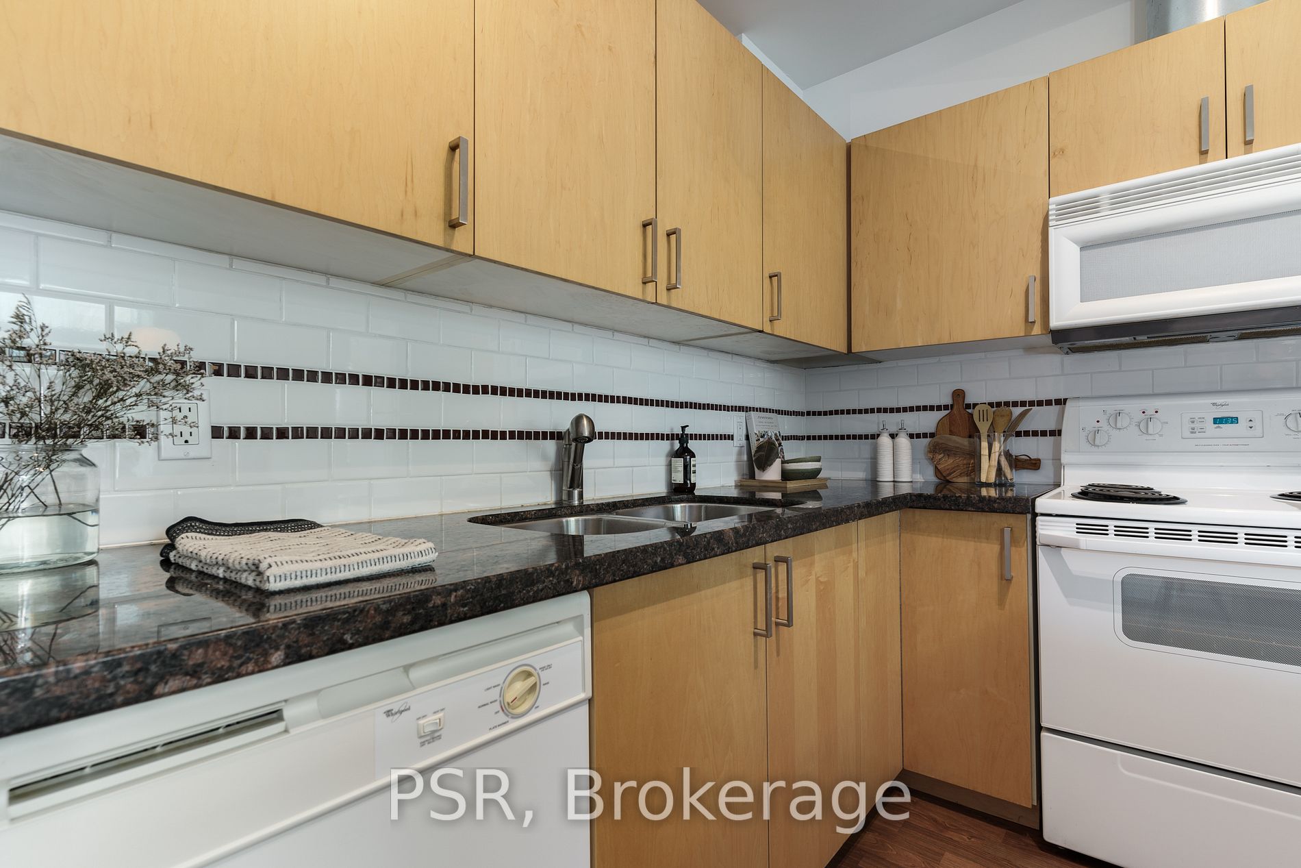 388 Richmond St W, #417