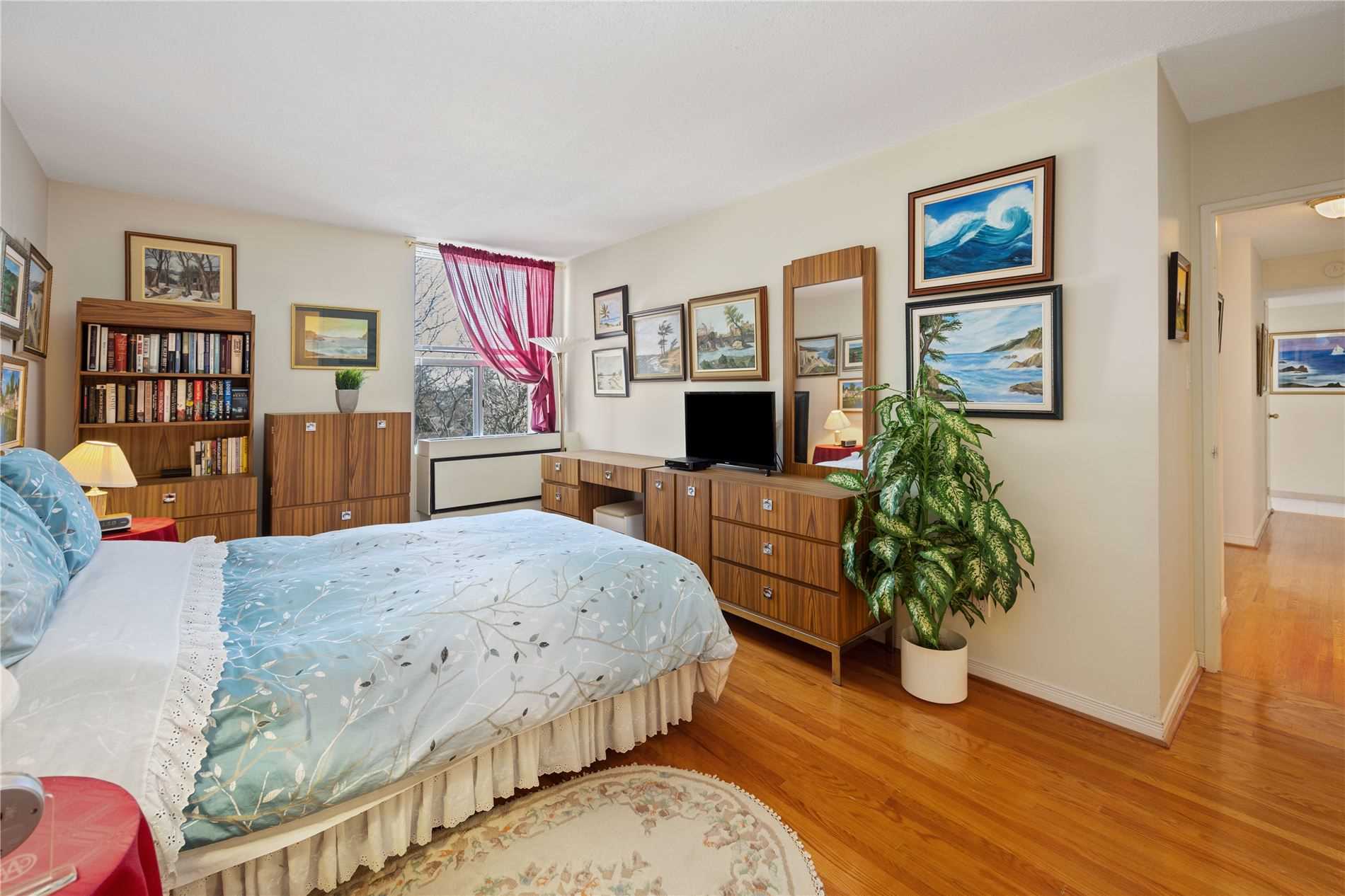 Listing C5978905 - Large Photo # 18