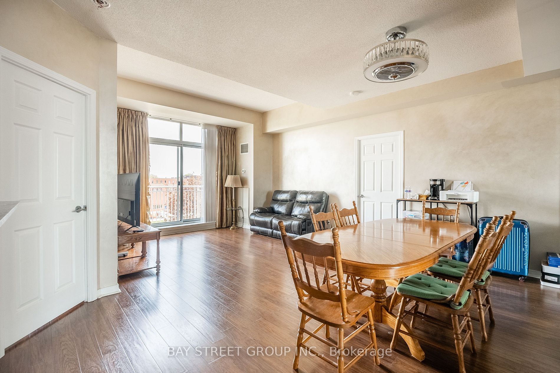 485 Rosewell Ave, #512