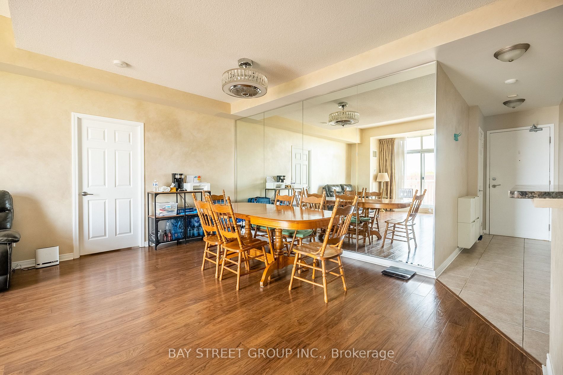 485 Rosewell Ave, #512