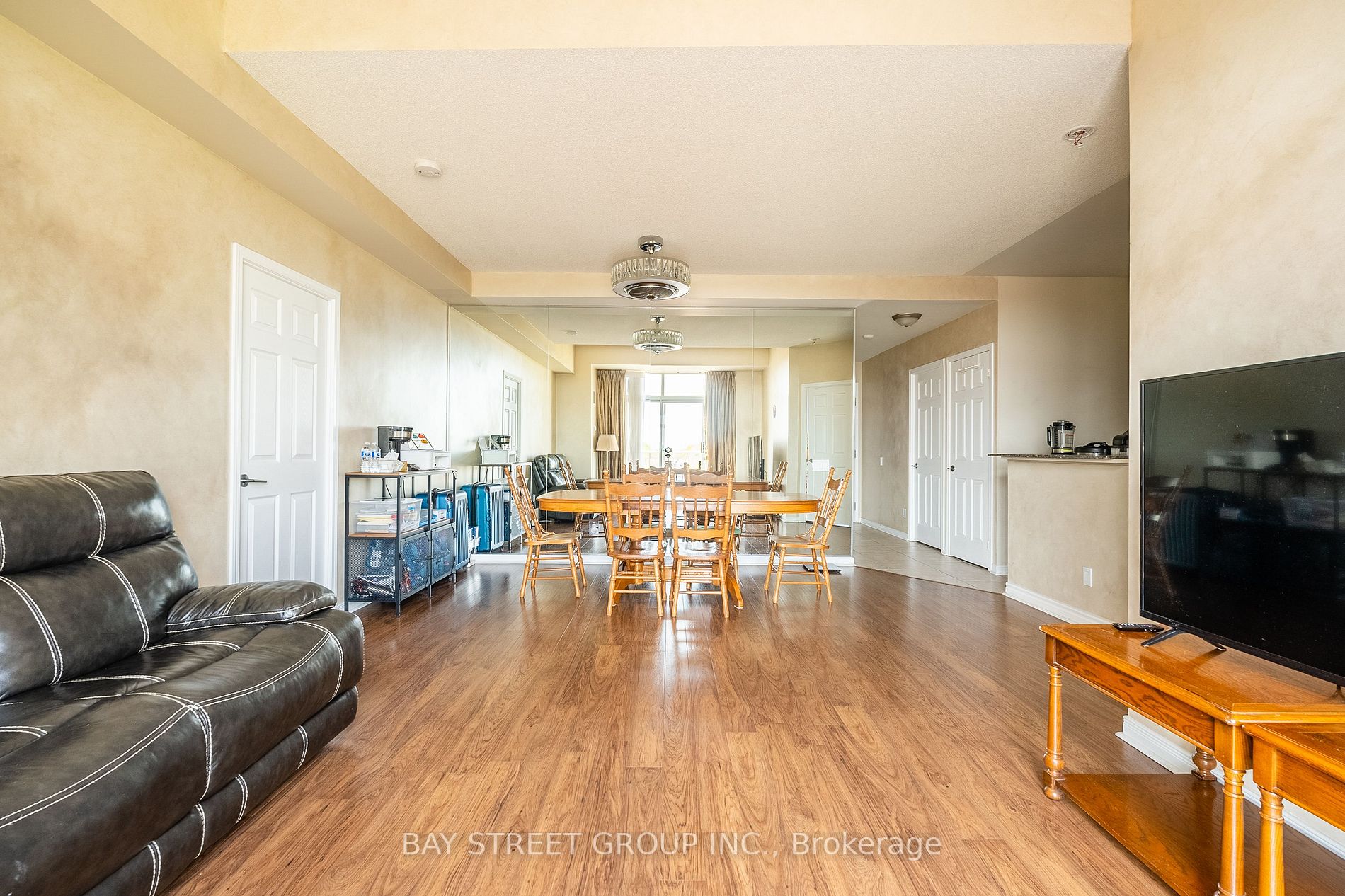 485 Rosewell Ave, #512