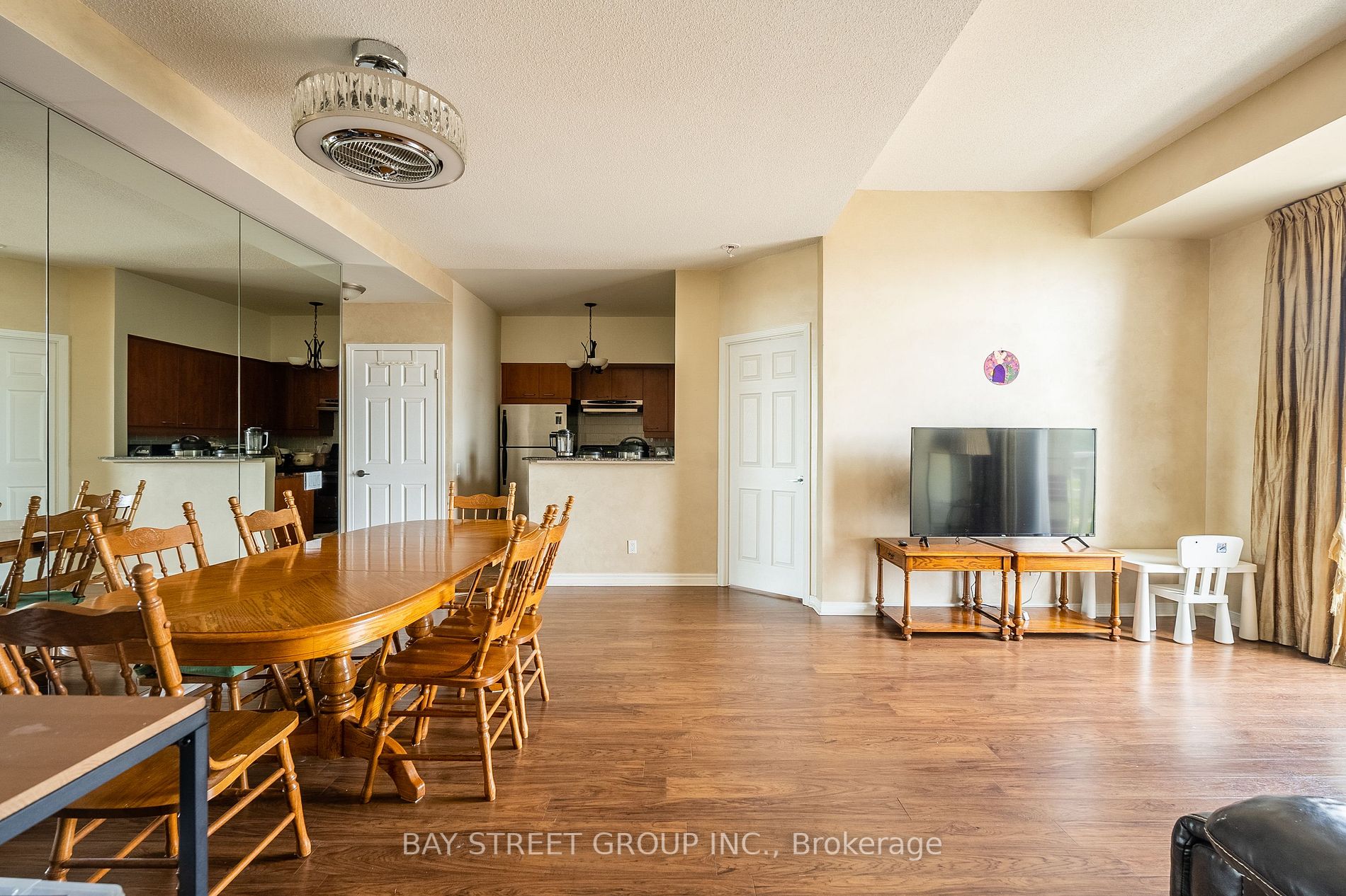485 Rosewell Ave, #512