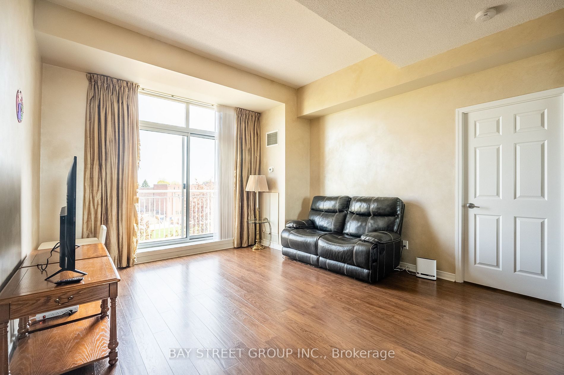 485 Rosewell Ave, #512