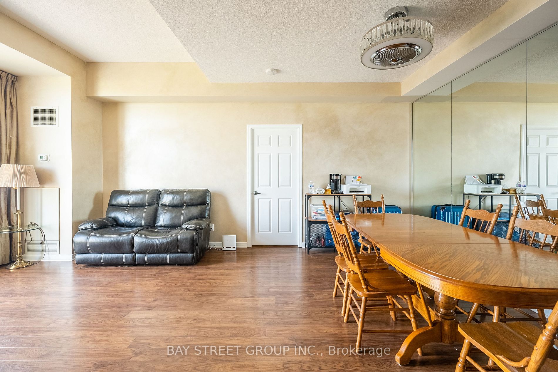 485 Rosewell Ave, #512