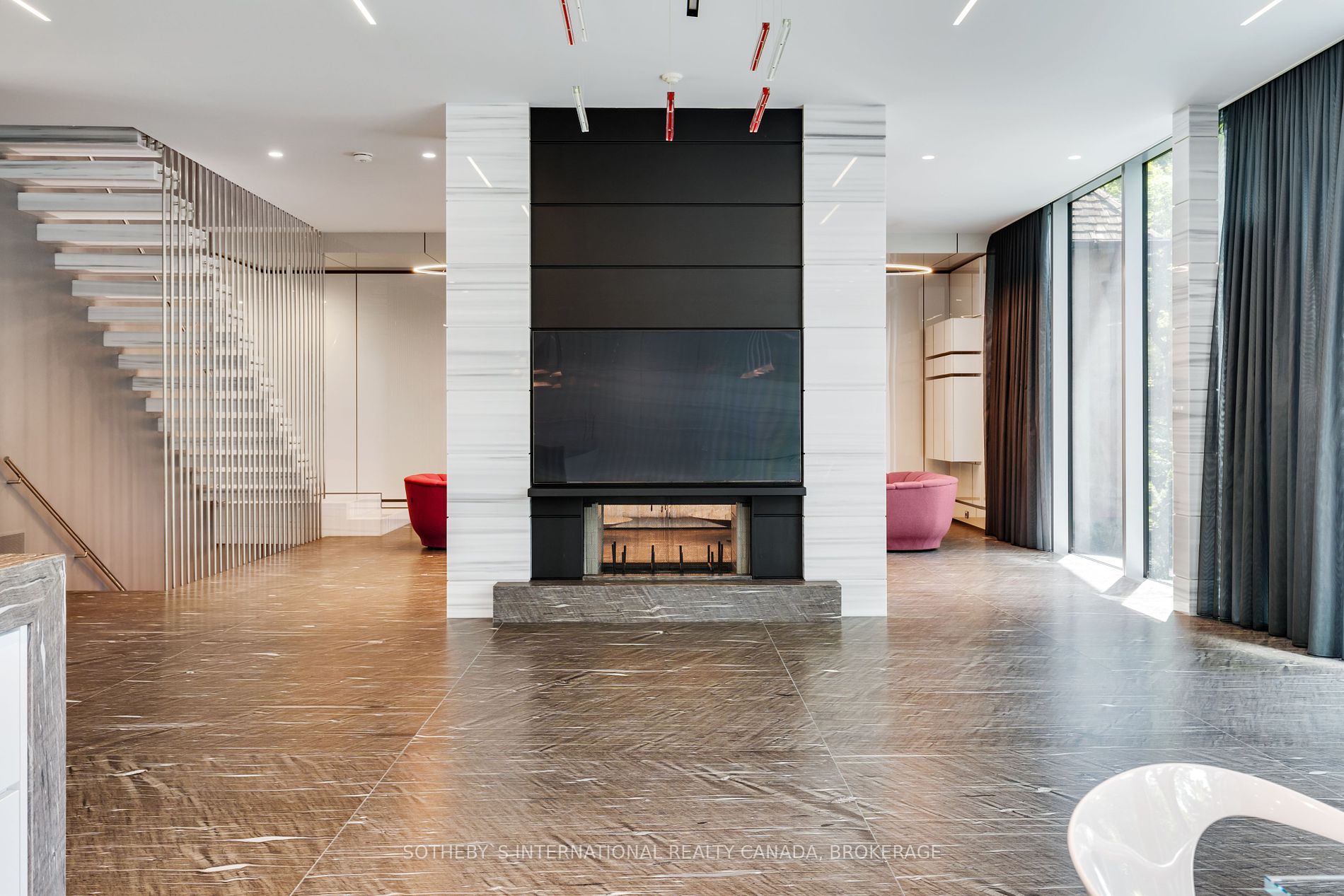 130 Riverview Dr