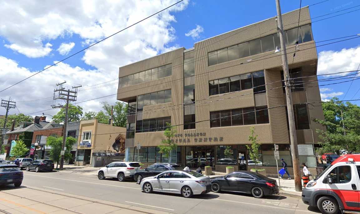 474 College St, #403