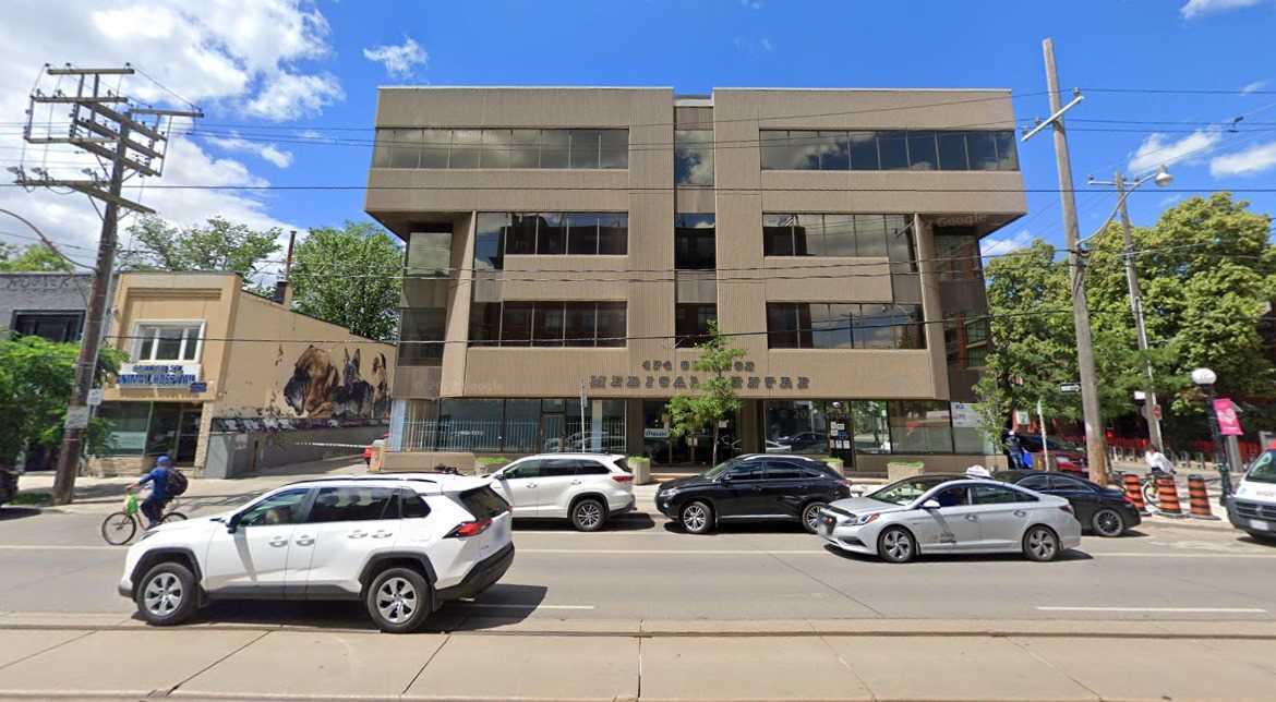 474 College St, #403