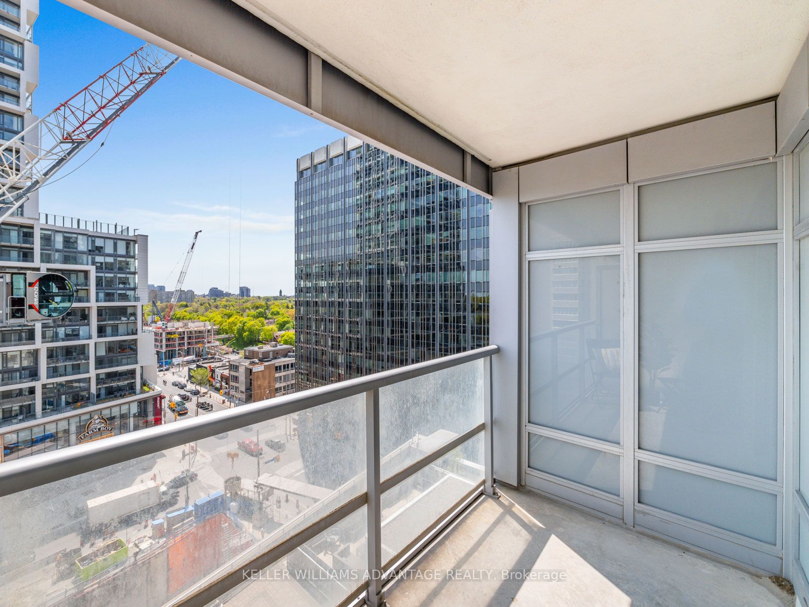 2181 Yonge St, #1004