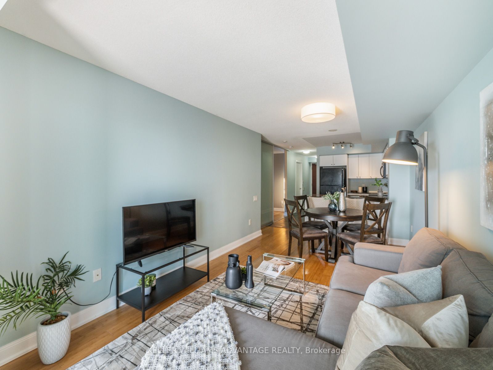 2181 Yonge St, #1004