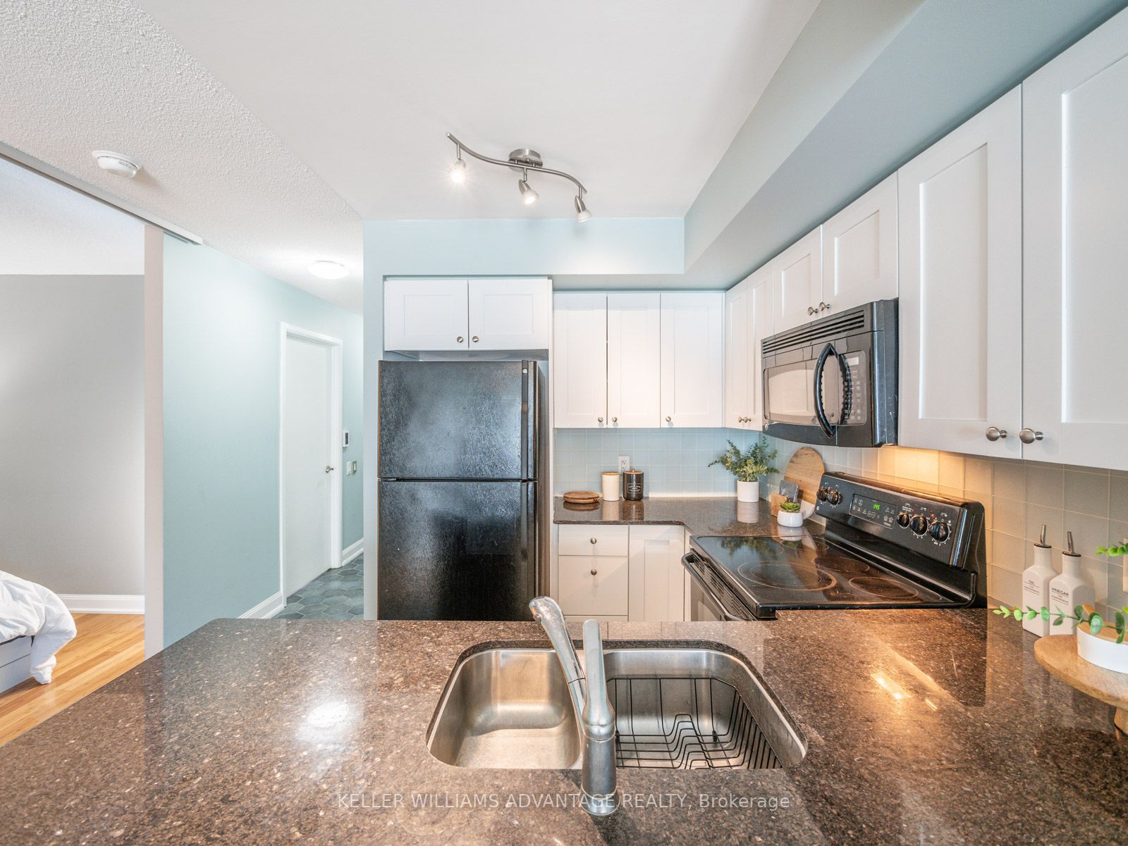 2181 Yonge St, #1004