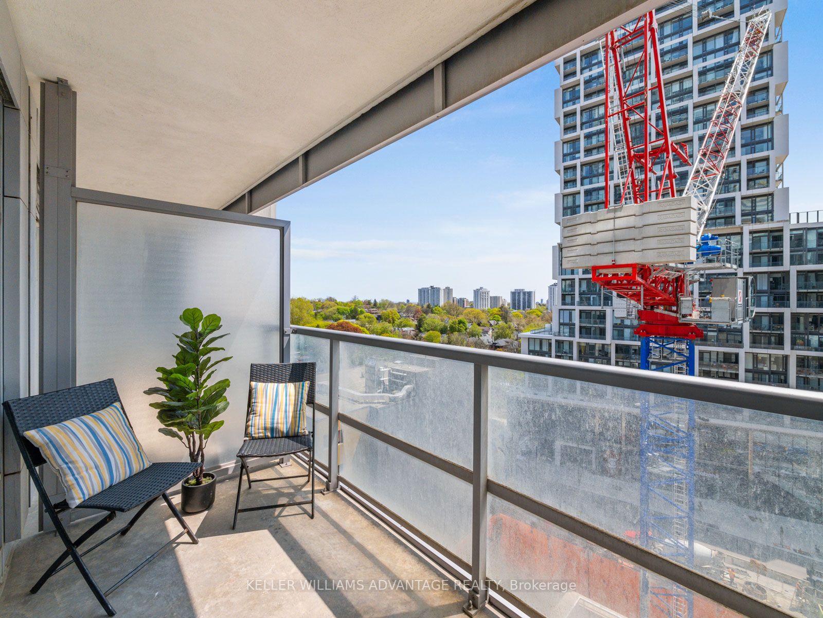 2181 Yonge St, #1004