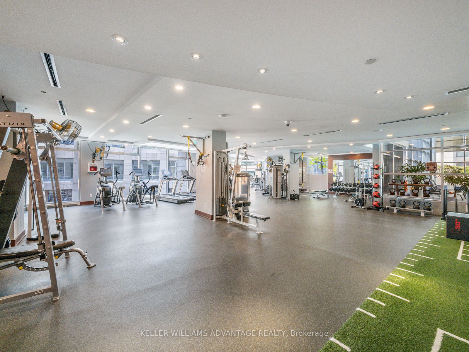 2181 Yonge St, #1004
