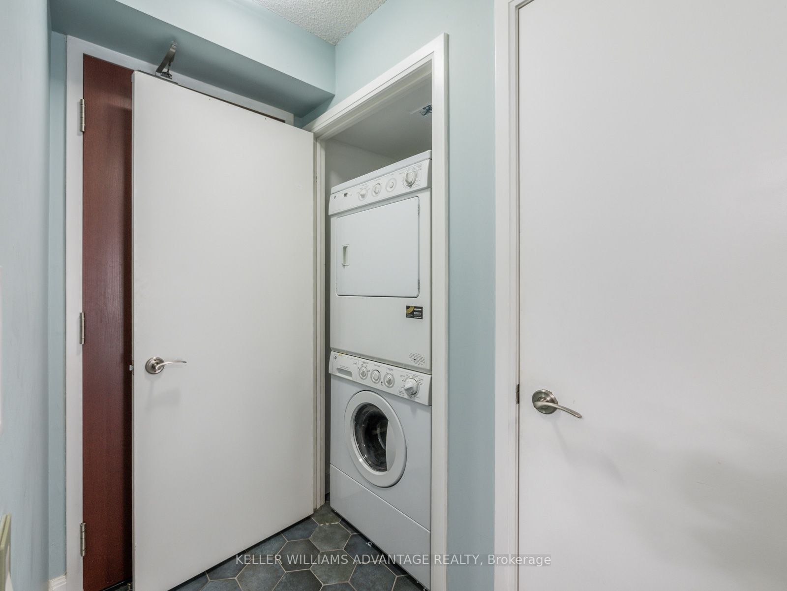 2181 Yonge St, #1004