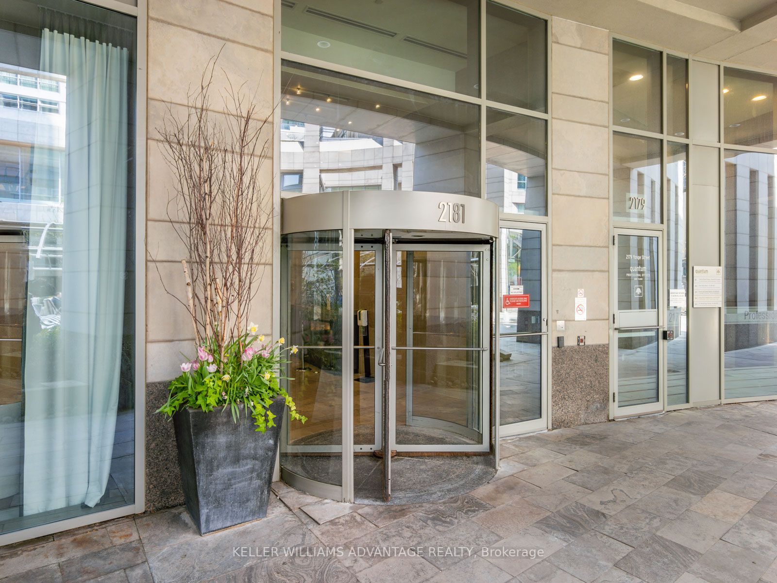 2181 Yonge St, #1004