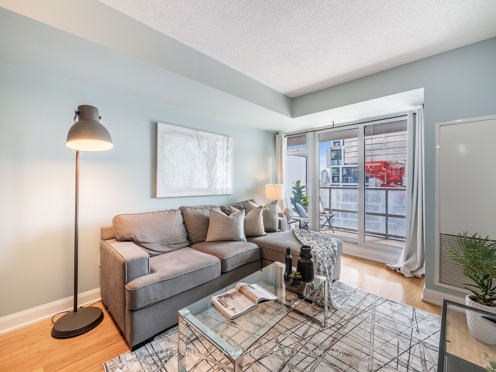 2181 Yonge St, #1004