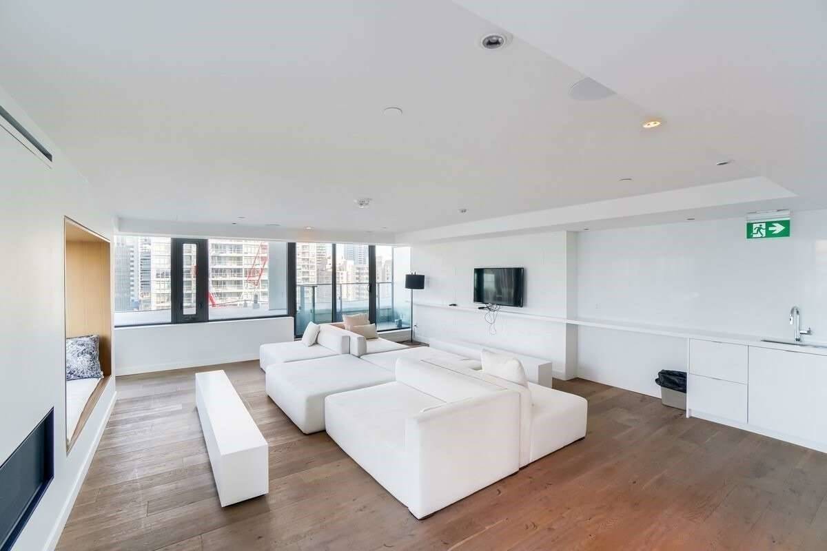 8 Hillsdale Avenue E, #639