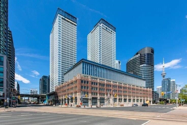 17 Bathurst St, Toronto