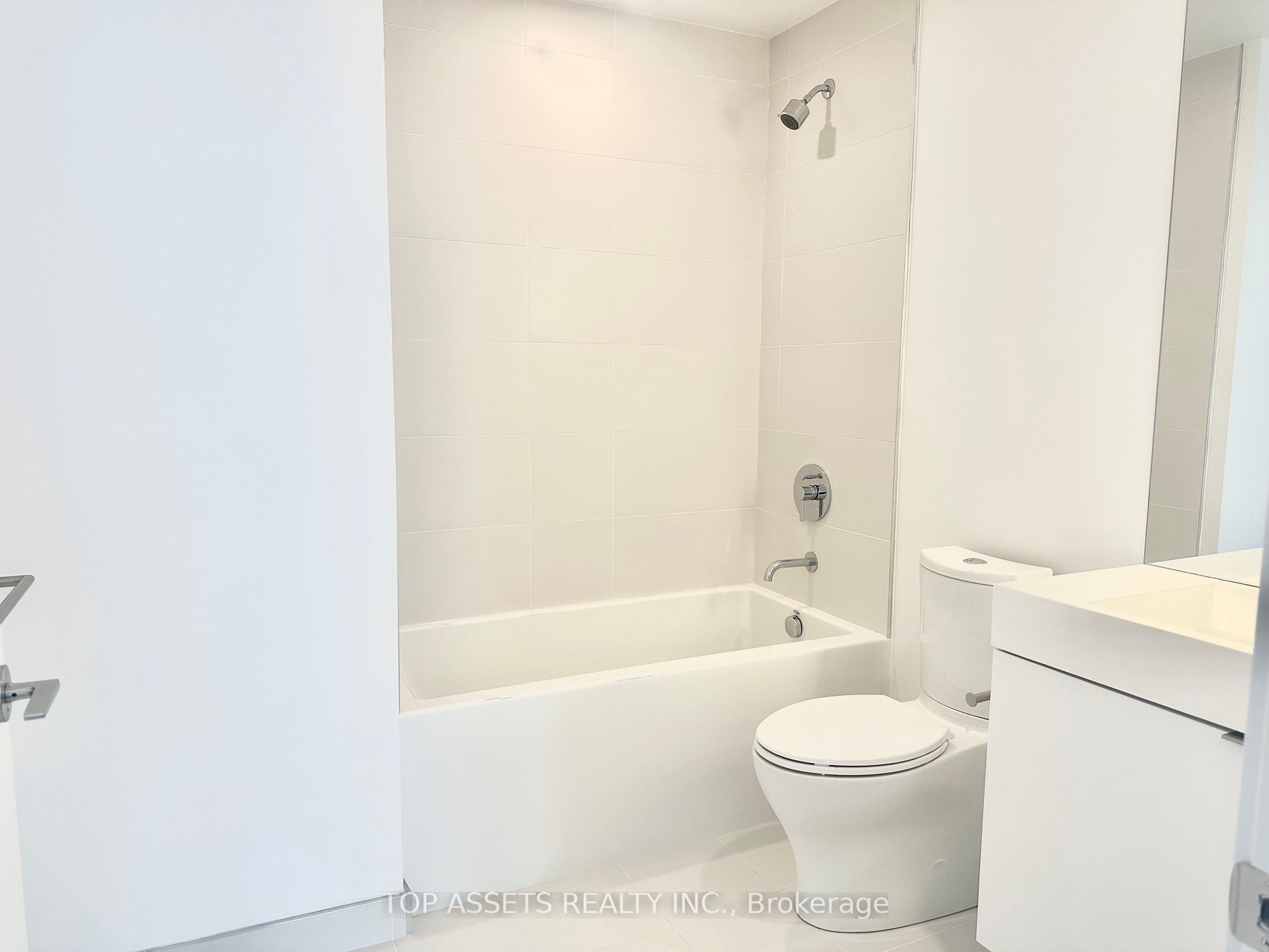 33 Helendale Avenue, #803