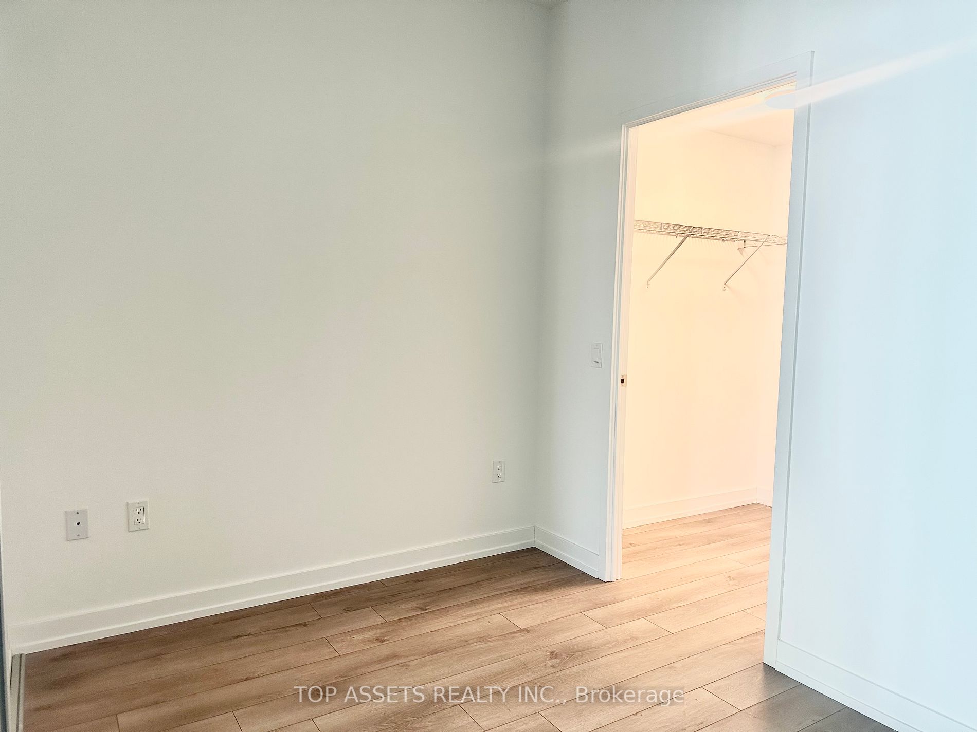 33 Helendale Avenue, #803