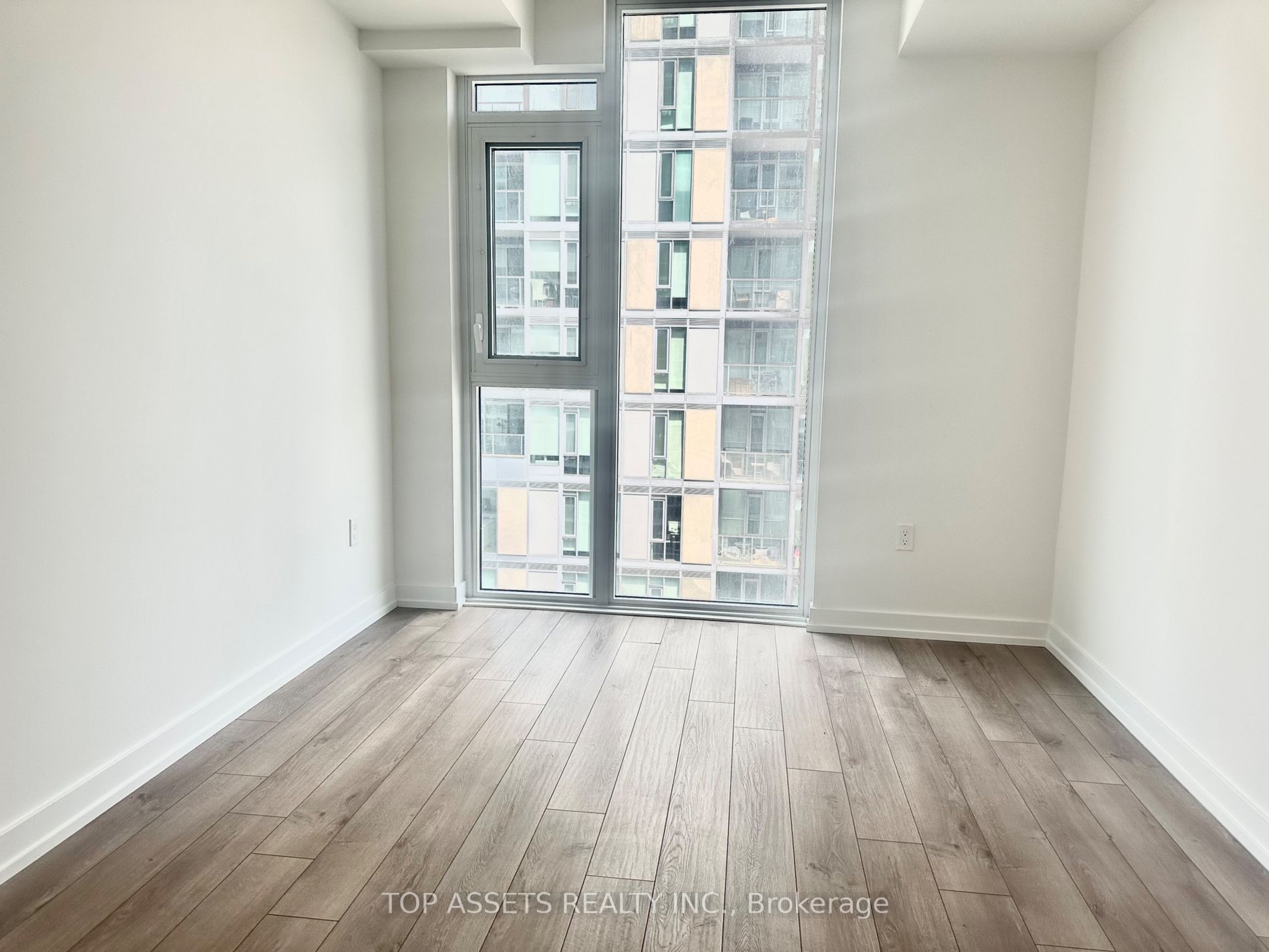 33 Helendale Avenue, #803