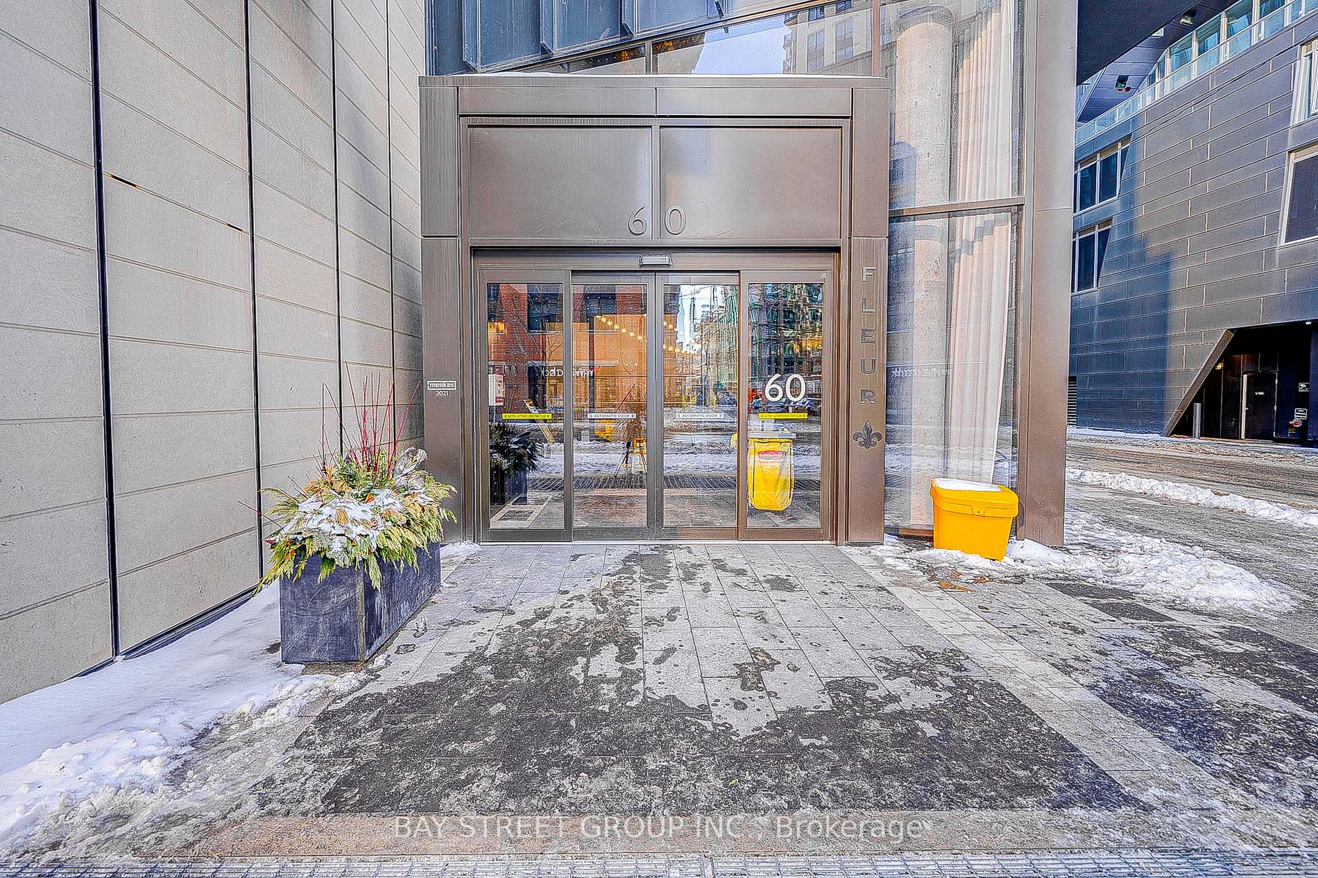 60 Shuter St, #211