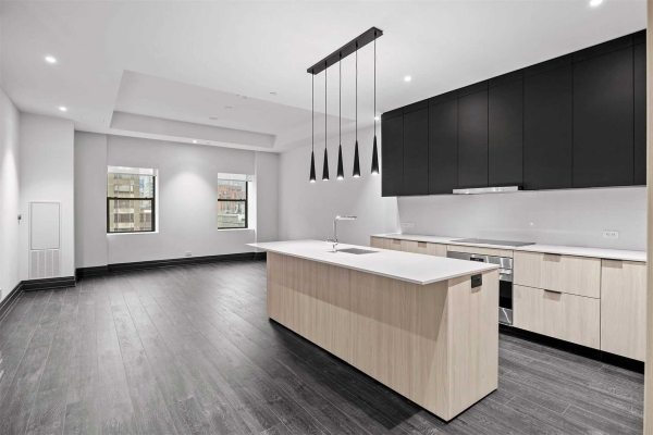 2 Avenue Rd, Toronto